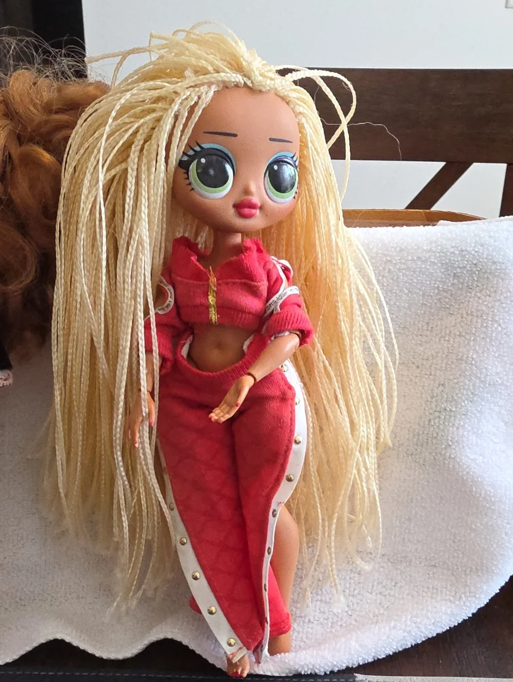 L.O.L. Surprise! Blonde & Brunette Dolls in Pink, Red and Black Fashion